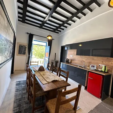Konak Lapta House קיירניה
